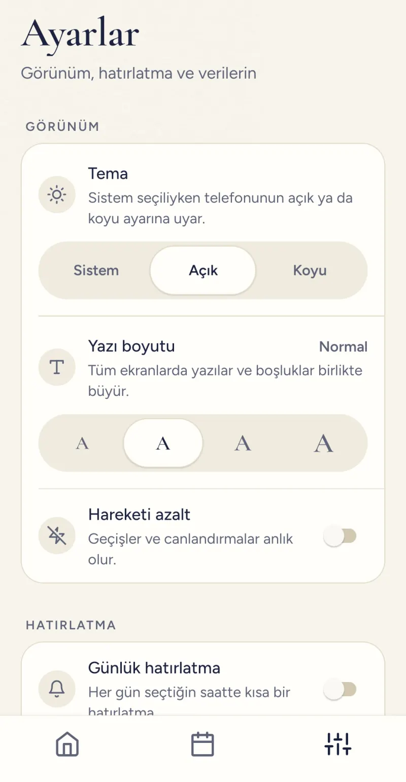 Saye Ayarlar ekranı, açık tema: tema seçimi, dört kademe yazı boyutu, hareketi azalt ve günlük hatırlatma.